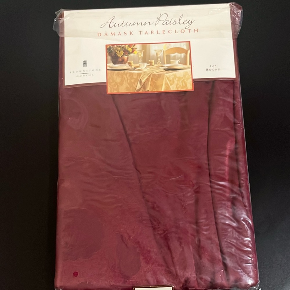Linens n Things Damask Table Cloth